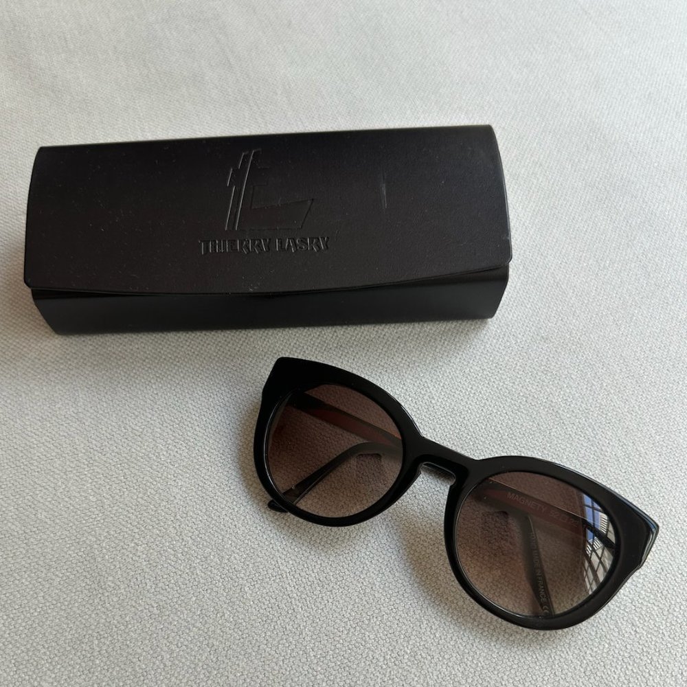 Thierry Lasry back & gold sunglasses